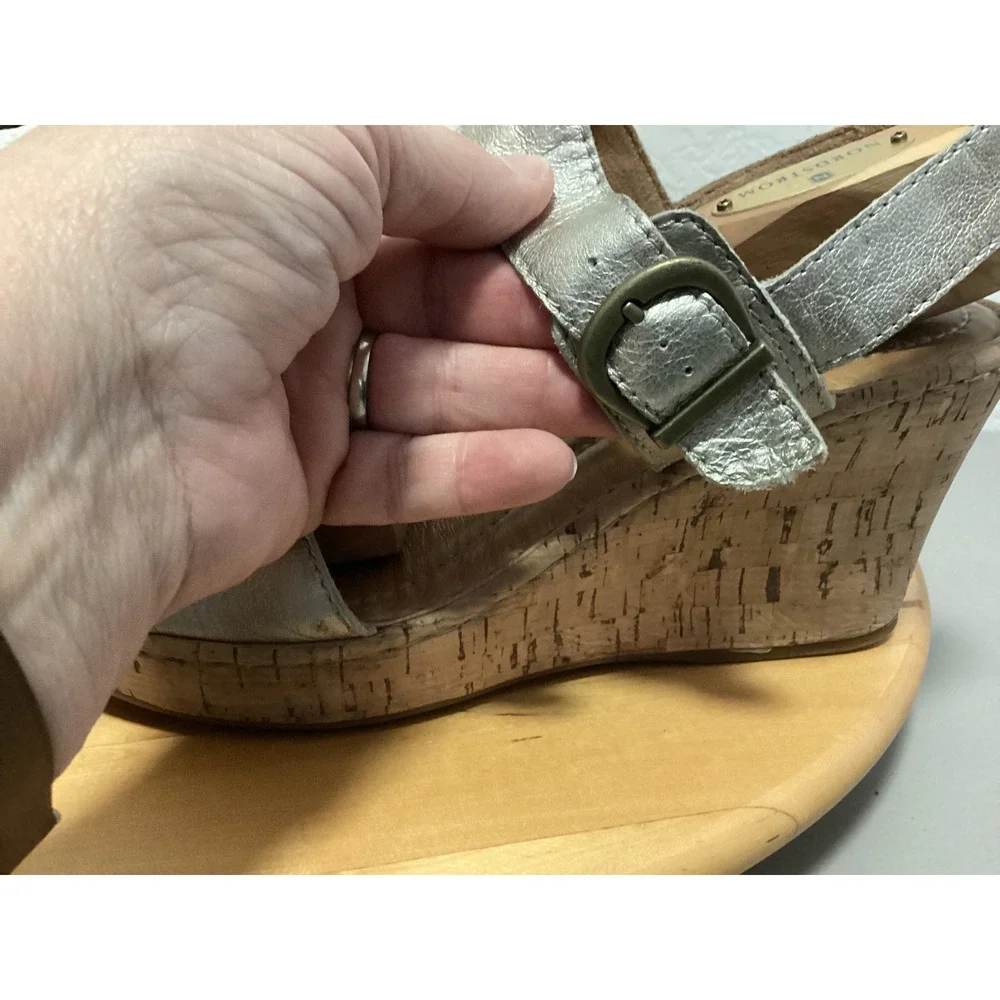Born Wedge Sandals Womens 9 Silver Metallic Leather Cork Platform F46330